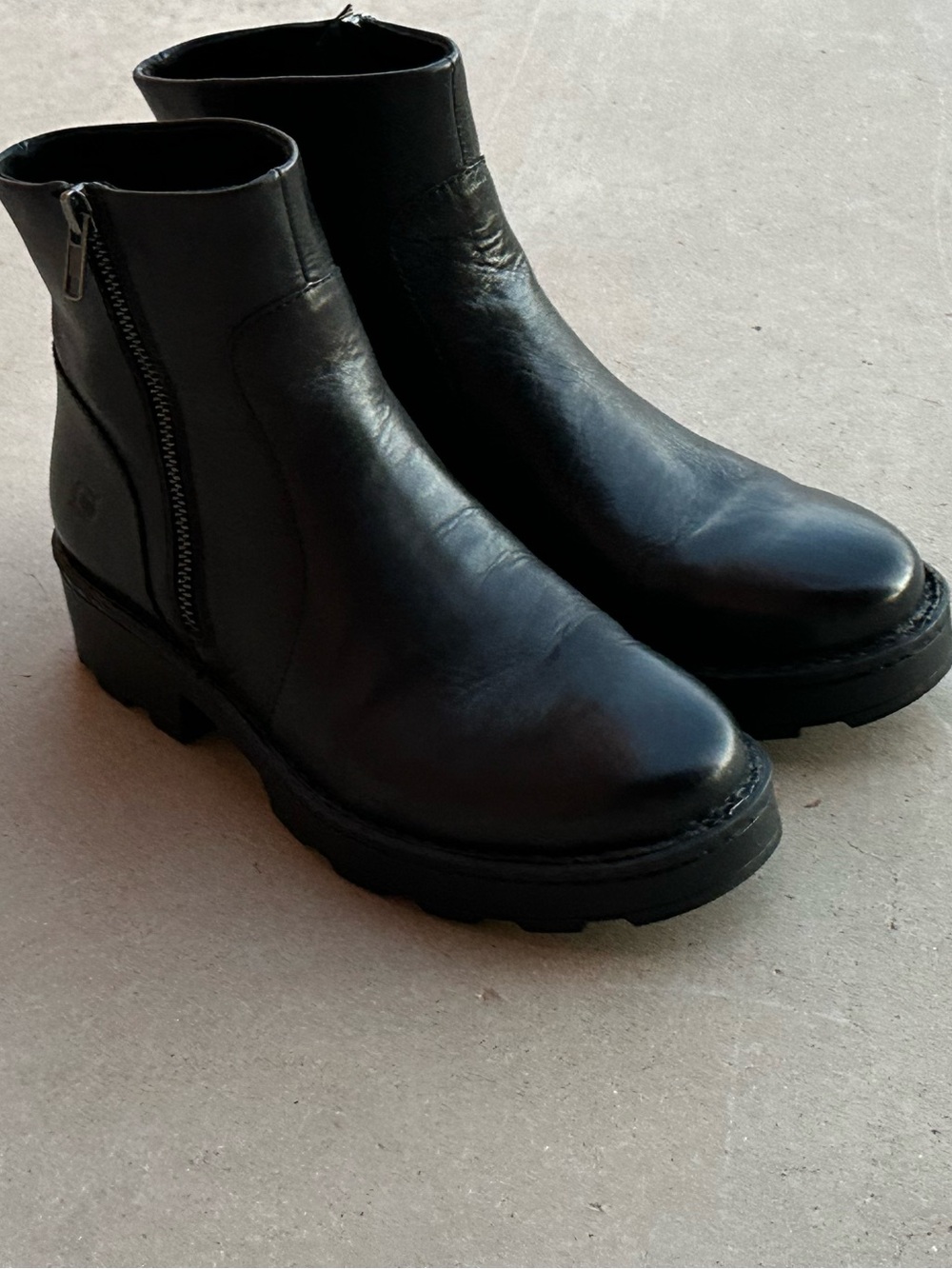 Born Black Leather Ankle Boots size 8 side zip lug sole comfort booties